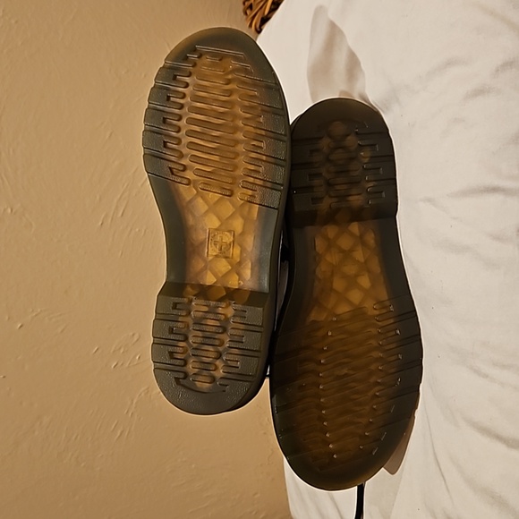 Dr Martens Airwair bouncing soles boots vegan leather - Picture 4 of 7